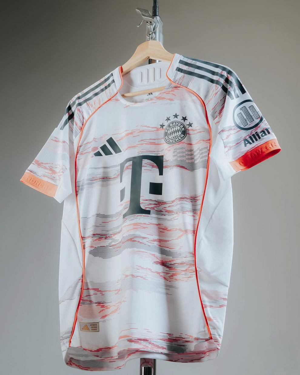FC Bayern Munich 2025/26 Away Jersey